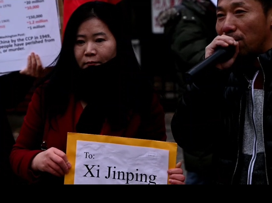 Delivering a letter to Xi Jinping in front of the Chinese Consulate in Toronto